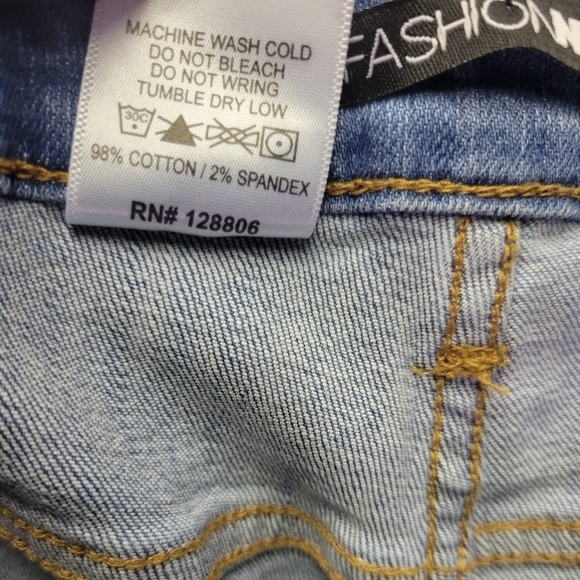 Fashion Nova Juniors Flare Leg Distressed Denim Jeans sz 15 NWT - Picture 10 of 11